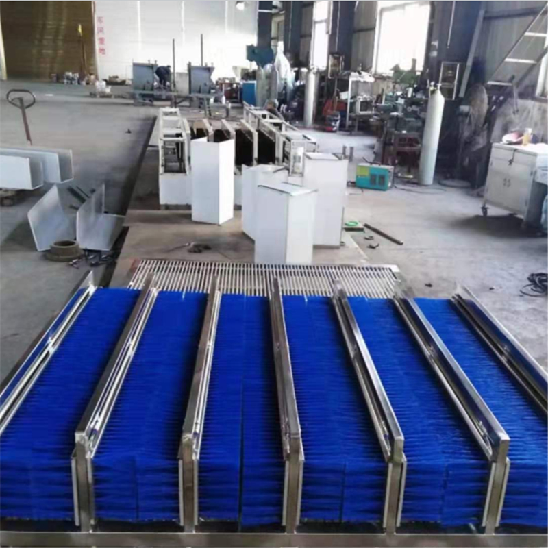 華礦重工一批洗靴機(jī)發(fā)往甘肅平?jīng)?></a> </div>
          <dl>
            <dt> <a href=