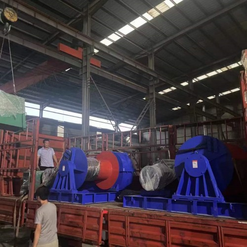 華礦集團(tuán)一批卷揚機發(fā)往山西