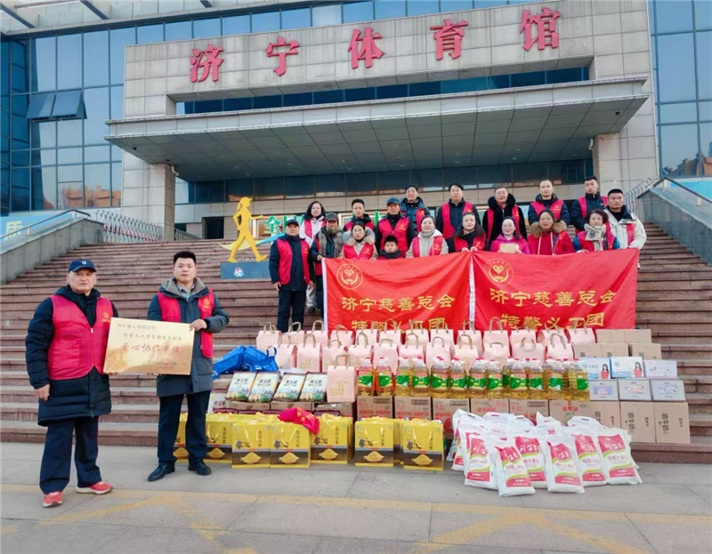 華礦集團(tuán)參加冬季助學(xué)走訪(fǎng)活動(dòng)并獲得“特警義工團(tuán)愛(ài)心協(xié)作單位”榮譽(yù)稱(chēng)號(hào)